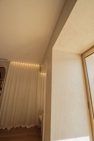 white microcement ceiling by raw surfaces