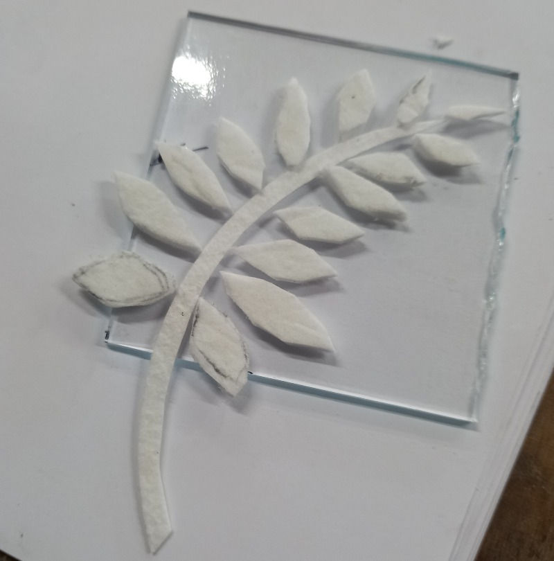 Thumbnail: GLASS LEAVES. One day fusing Taster