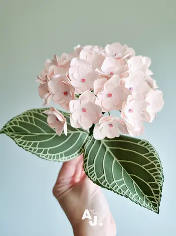 Hortensia en papier Canson fait main, création artisanale durable. Parfait pour décoration florale élégante, intérieur raffiné ou cadeau poétique et intemporel.
