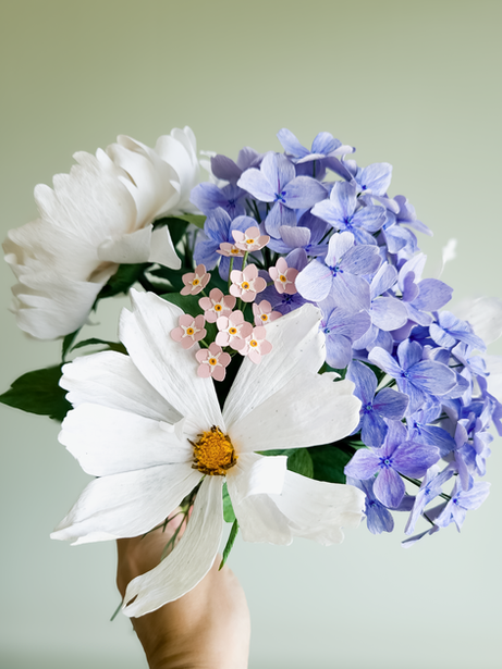 Bouquet en papier artisanal Formule Eclosion, fleurs faites main, cadeau poétique et décoration intérieure raffinée, durable et écologique.