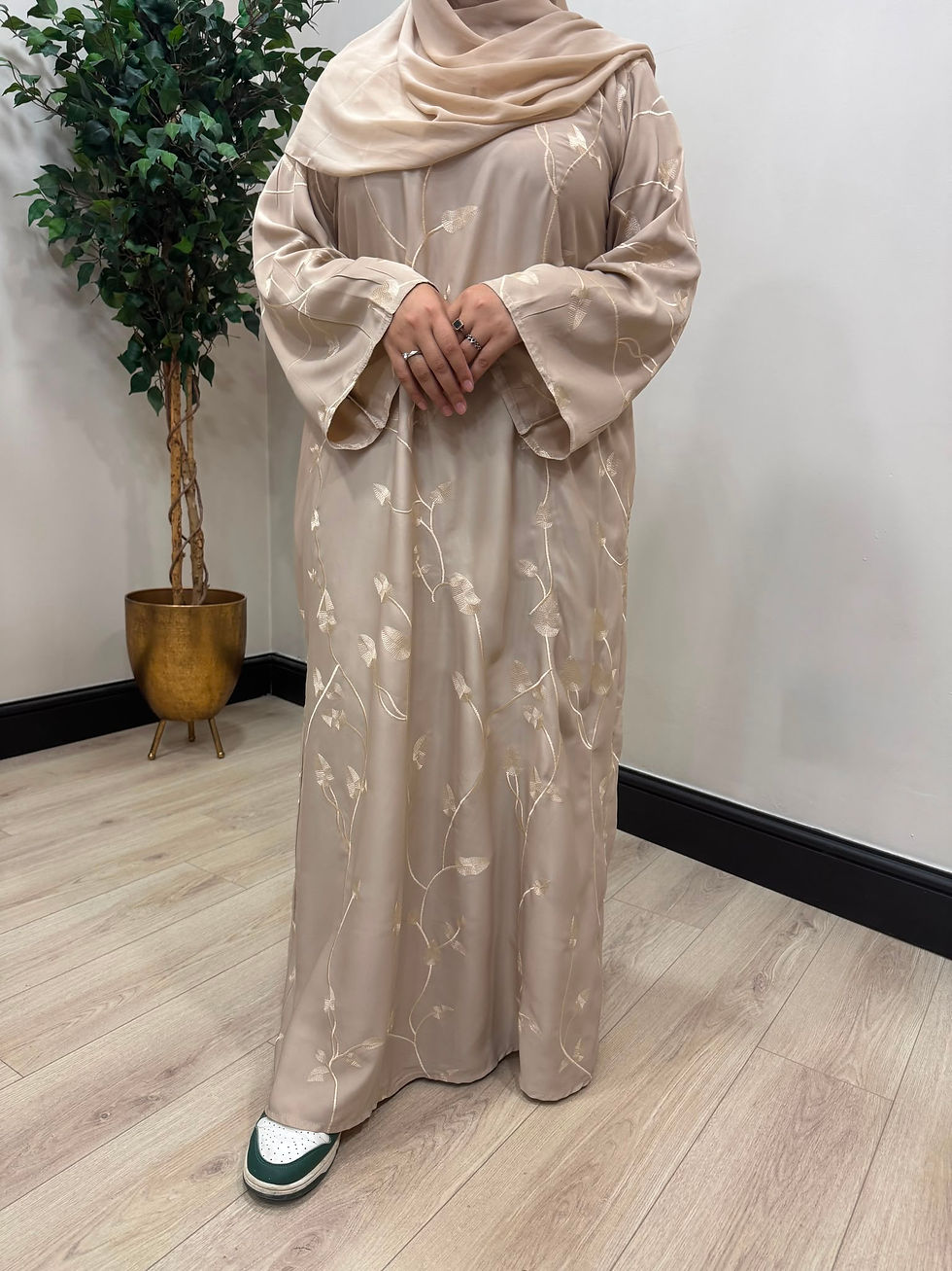 Thumbnail: Petal Closed Abaya - Luxury Embroidery Pattern
