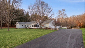 9131 N 42nd St Hickory Corners, MI 49060