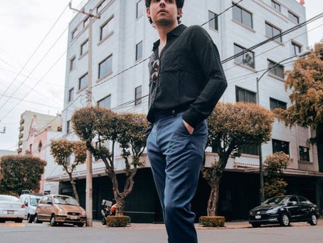 El Amor y la Guitarra, Escucha "Junto A Tí" de Charlie Rodd