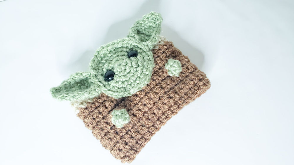 Baby Yoda Coffee Cozy Free Crochet Pattern