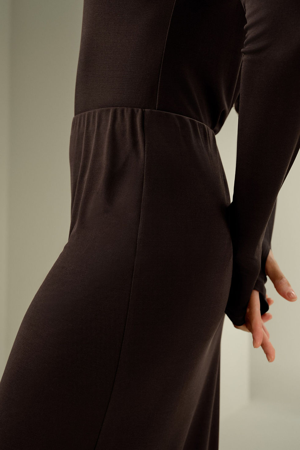 Thumbnail: Elegant Silk Midi Skirt