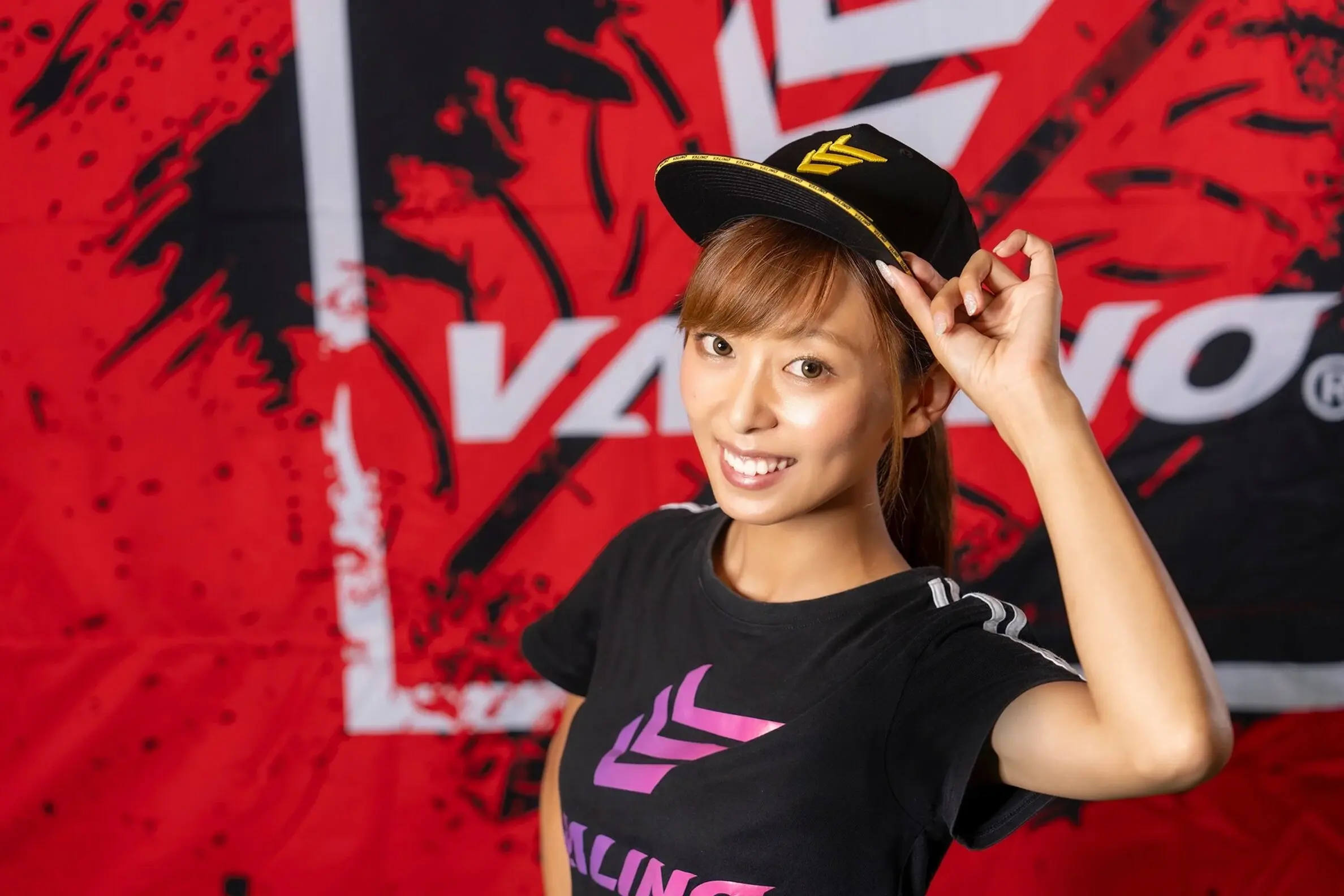 VALINO CAP BLACK/YELLOW STITCH