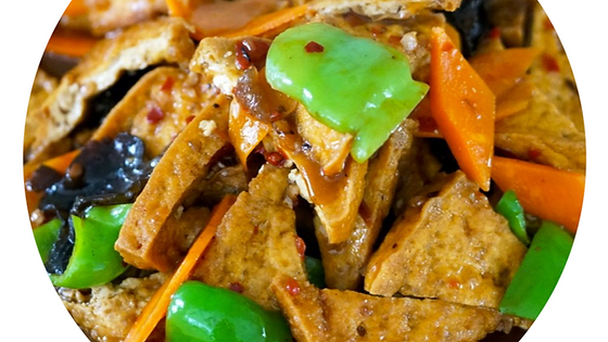 V5. 家常豆腐 Gebratene Tofu und Paprika nach Hausart
