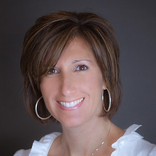 Kristin Santagati Headshot HQ.jpg