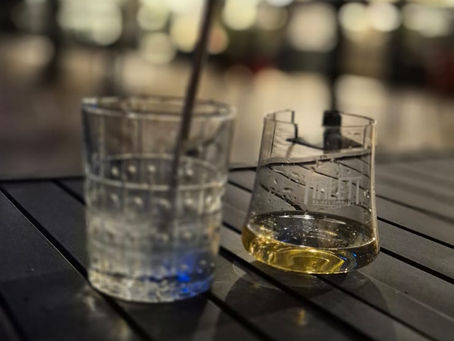 Pourquoi une Bonne Pause Whisky Peut Être Bénéfique Après une Journée de Formation (Non, ce n'est pas un Article de Promotion d'Alcool, c'est de la Stratégie de Récupération !)