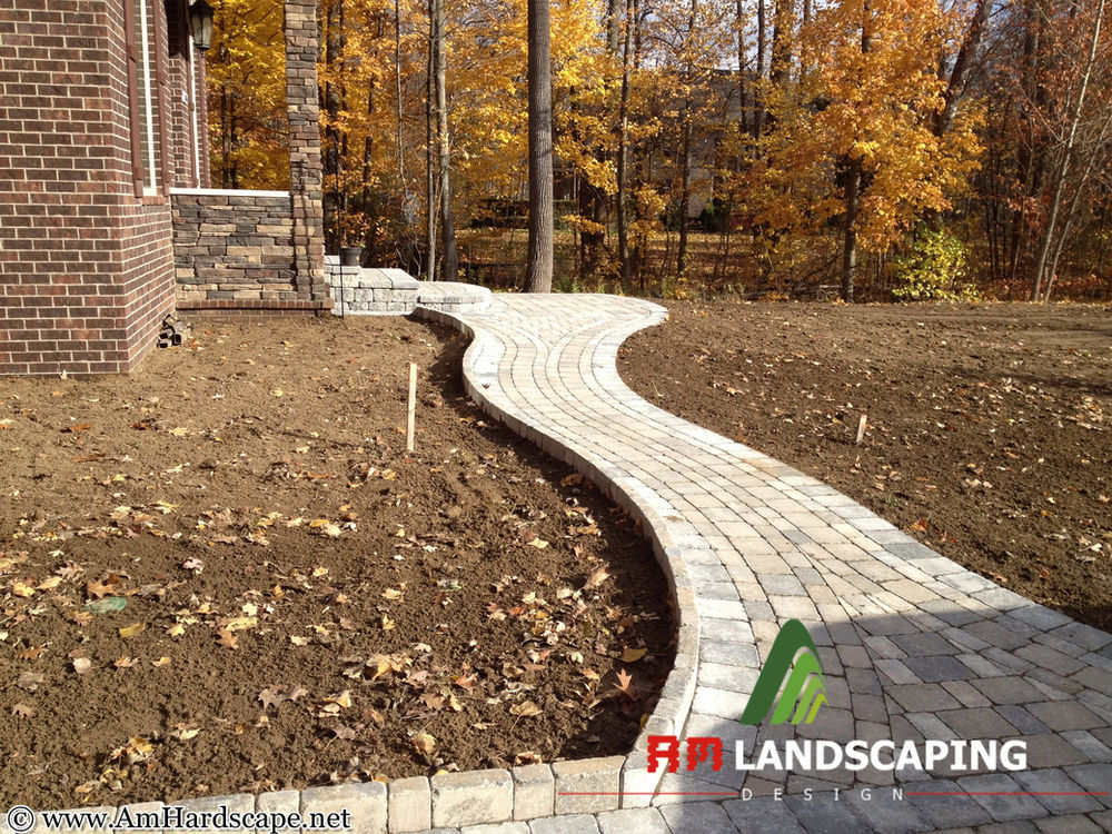 Benefits of Walkways For Residential Landscaping