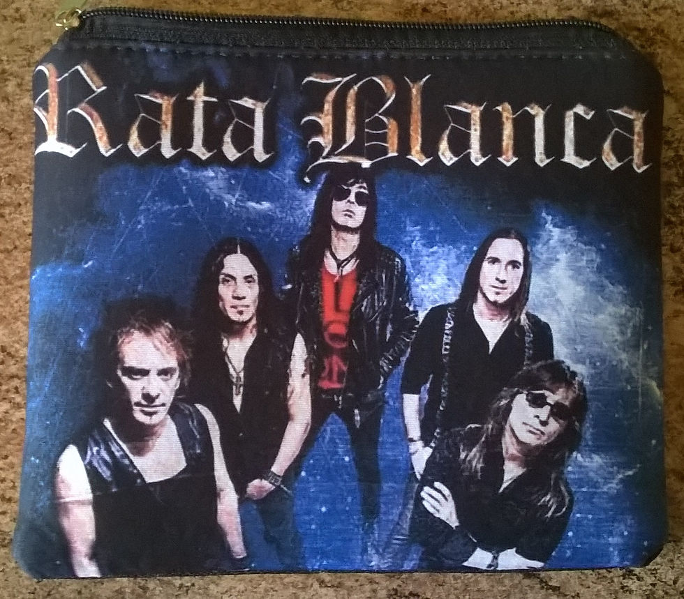 También personalizamos cartucheras y fundas de celulares, entre otros!