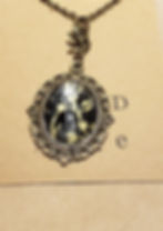 haND MAde STauNTon: Pendant