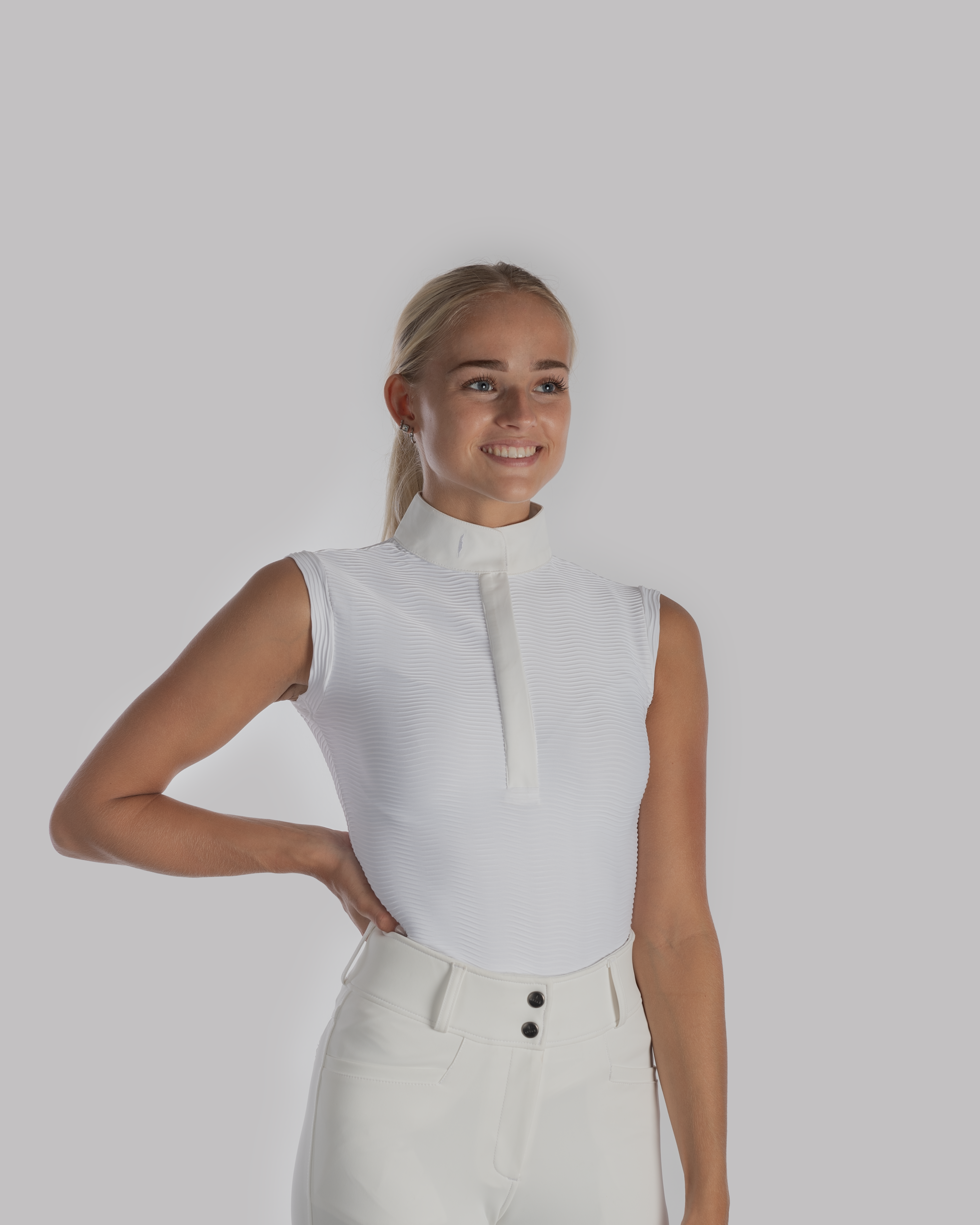 Wave Zip Sleeveless Show Shirt in All-White