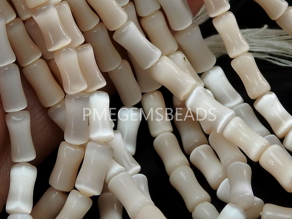 Миниатюра: White Monalisa Smooth Tubes Shape Beads
