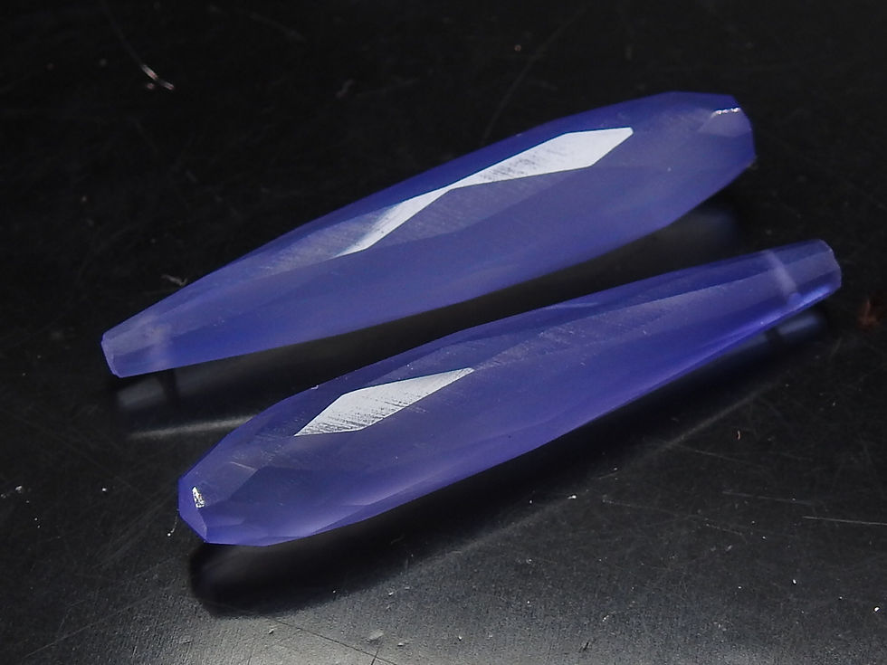 Küçük resim: Blue Chalcedony Faceted Elongated Drops
