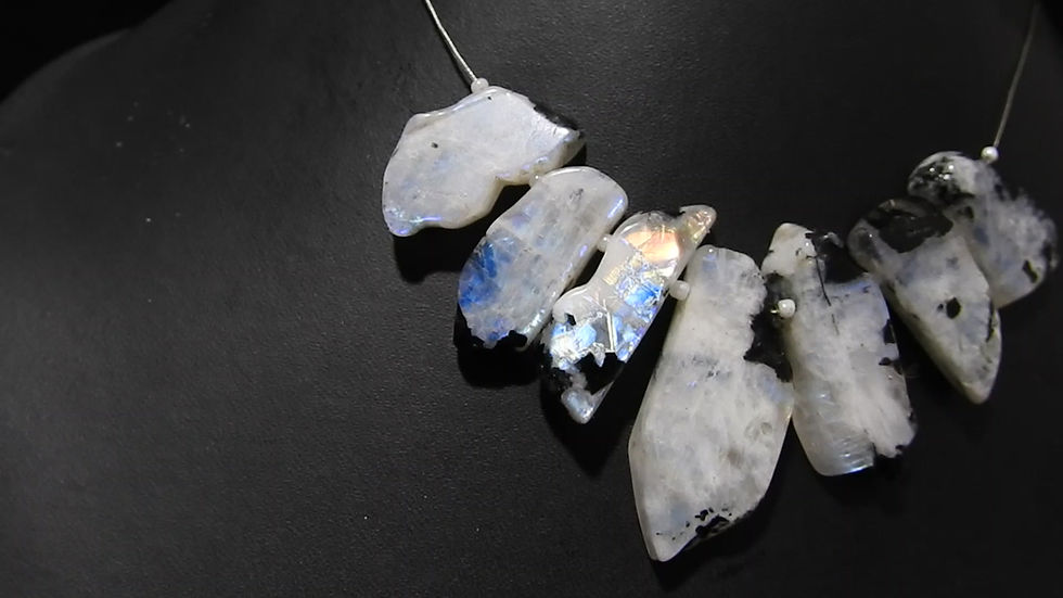 サムネイル： White Rainbow Moonstone Multi Flashy Fire Natural Polished Rough Slice/WM-W7