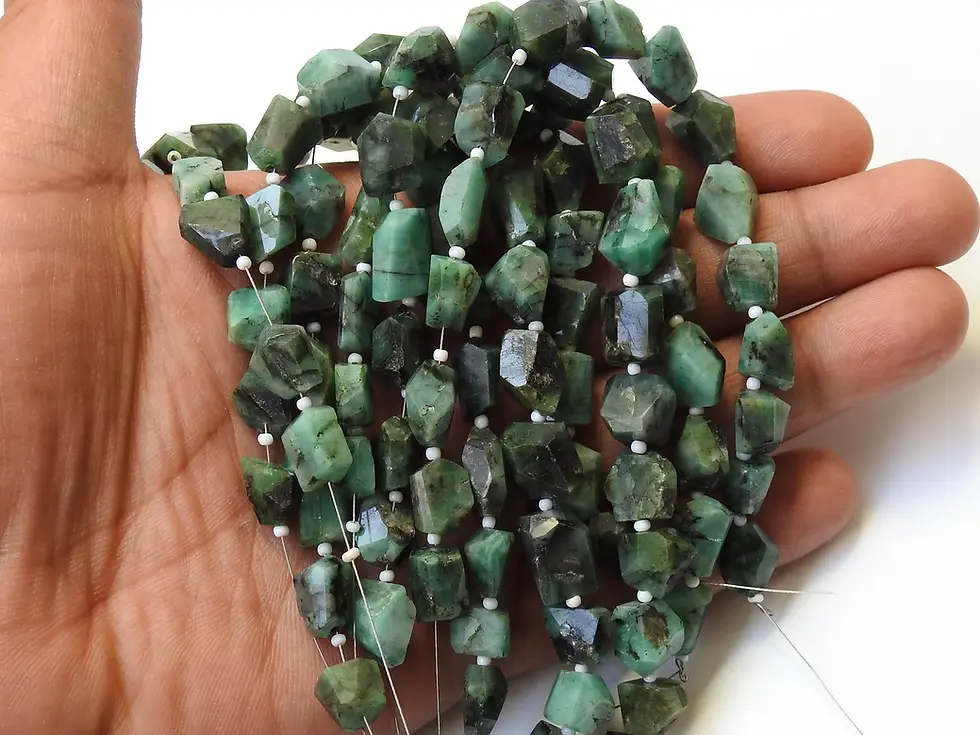 サムネイル： Emerald Faceted Tumble Nugget 8Inches Strand 9X6To13X10MM
