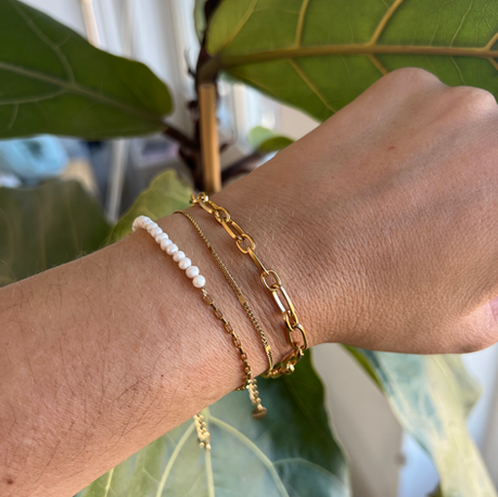 Goudkleurige RVS sieraden met diverse edelstenen en/of zoetwaterparels. Sun Kissed Handmade Jewelry voor elk moment!
