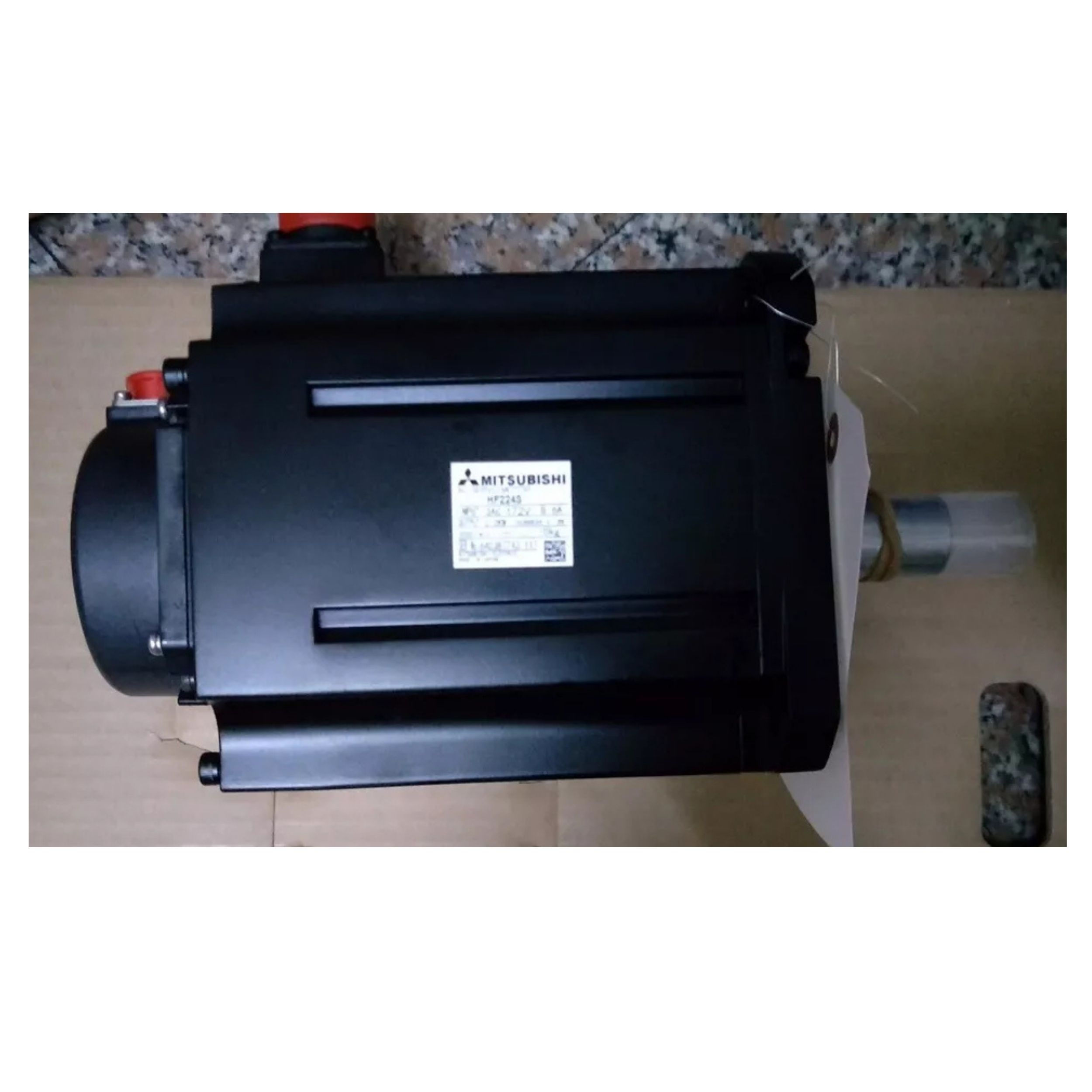 Mitsubishi M70 HF-224S A48 Servo Motor yandan görünüm