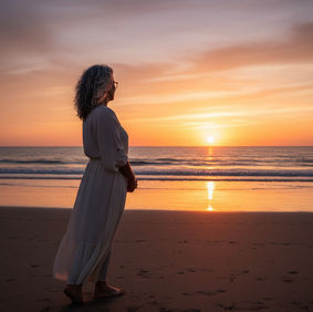 Sandrine face à la mer, regardant l'horizon. Une image qui illustre le choix d'une vie guidée par ses désirs profonds plutôt que par la peur.