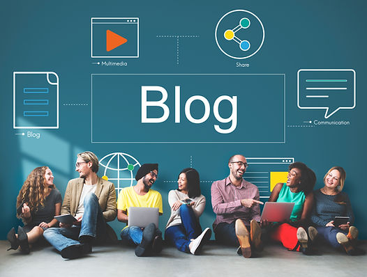 Redatores conversando sobre criação de blog
