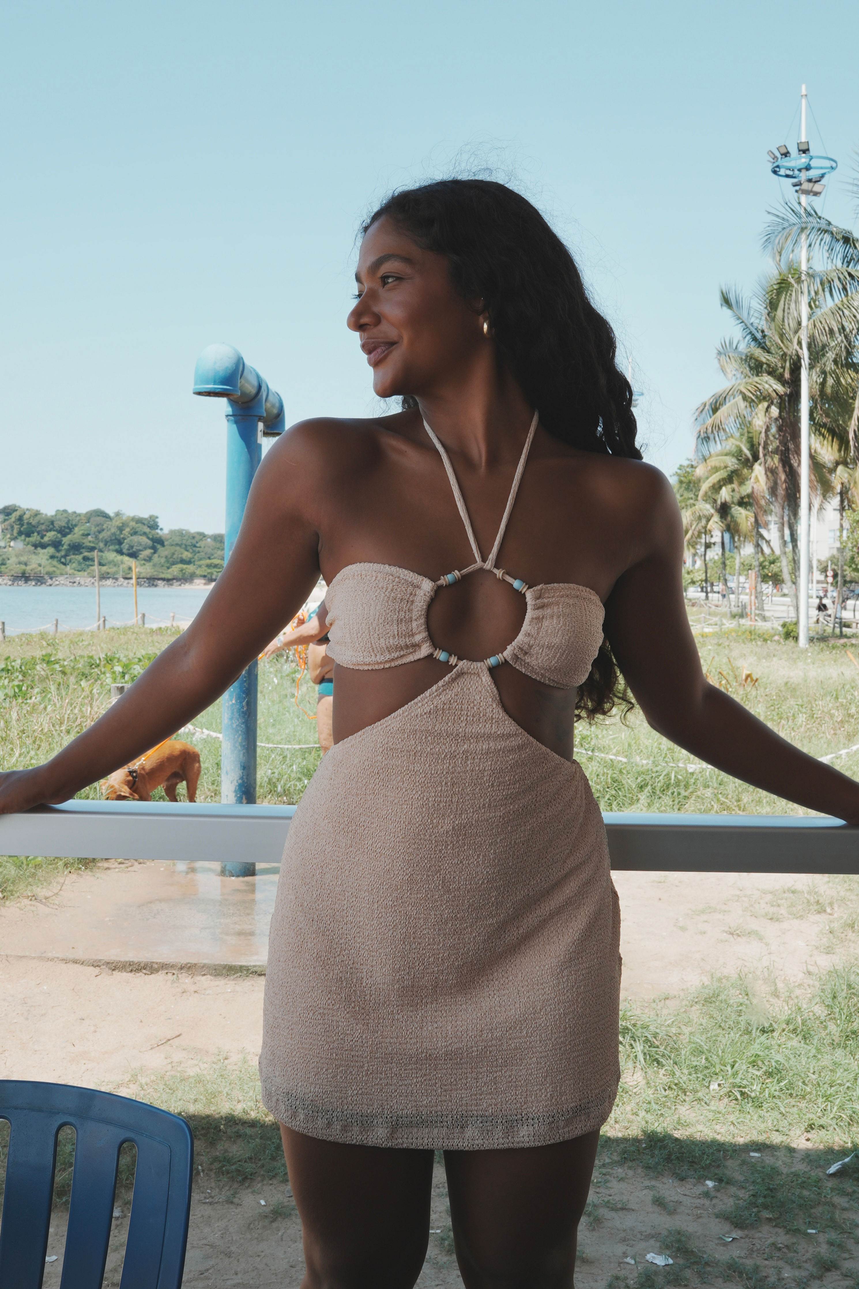 Vestido Sofia curto areia malha tricot 