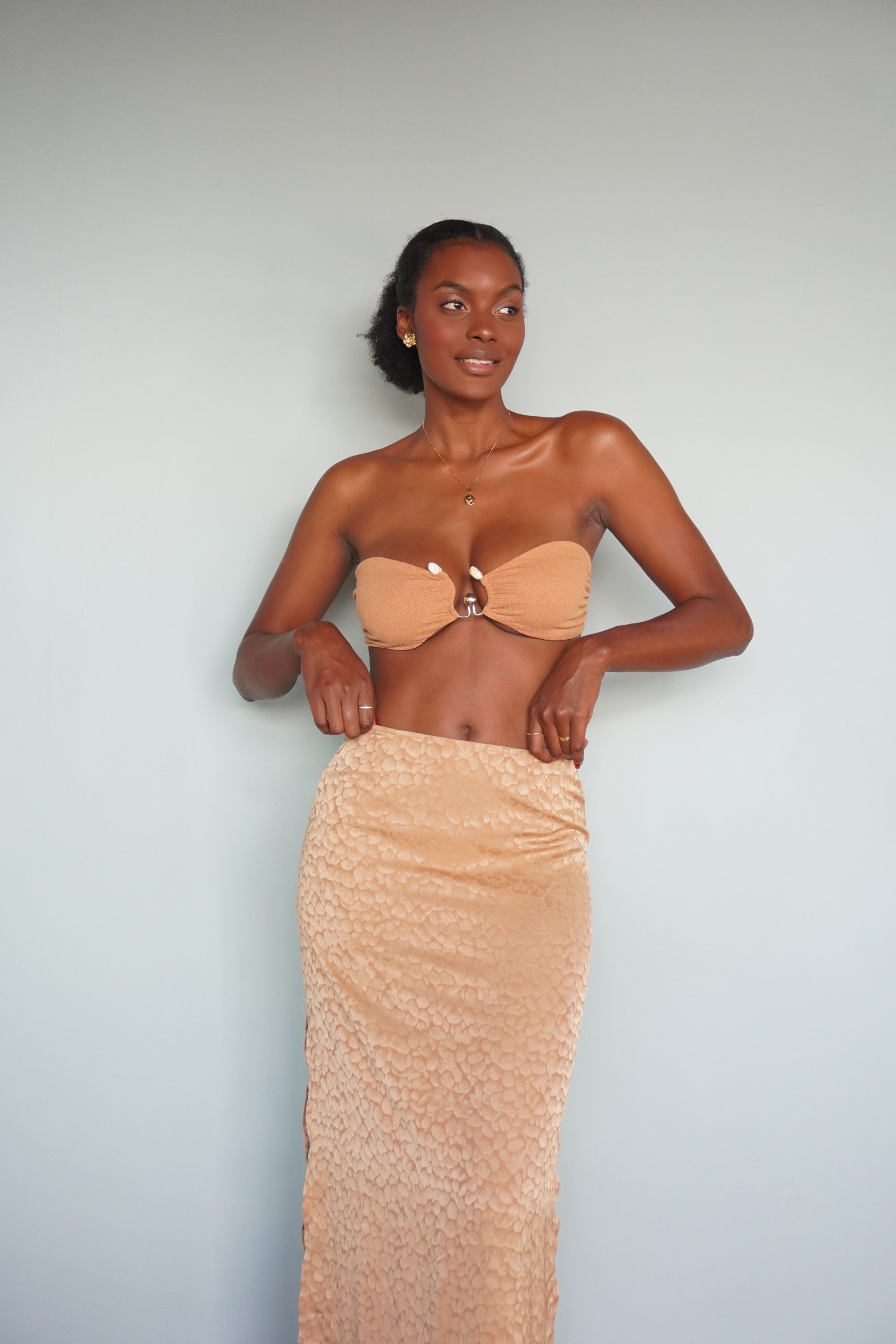 Saia Maitê caramelo