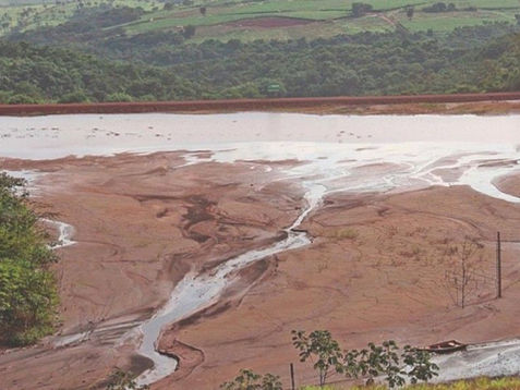 Audiência sobre barragens da Emicon em Brumadinho é adiada para agosto; estrutura segue em nível 2 de emergência