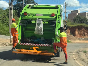Atenção ao horário da coleta de lixo ajuda a evitar acúmulo de resíduos nas ruas; confira