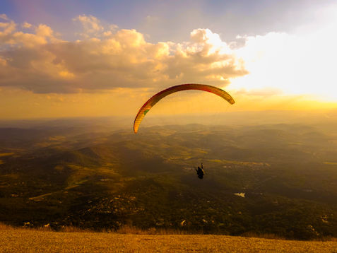 Brumadinho recebe 1ª etapa do Campeonato Mineiro de Parapente de 30 de abril a 3 de maio na Serra da Moeda