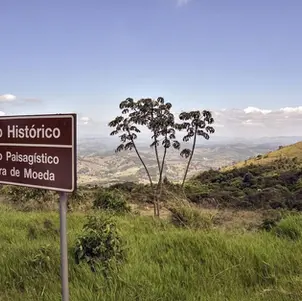 Moradores denunciam riscos e transtornos com circulação de caminhões na Serra da Moeda