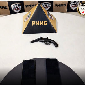 Homem foge ao ver viatura e deixa para trás garrucha escondida em veículo na zona rural de Brumadinho