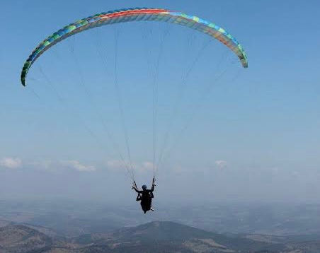 Piloto de parapente morre após acidente no
Topo do Mundo, na Serra da Moeda