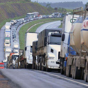 Governo de Minas anuncia subsídio de R$0,60 por litro de diesel para conter alta do combustível