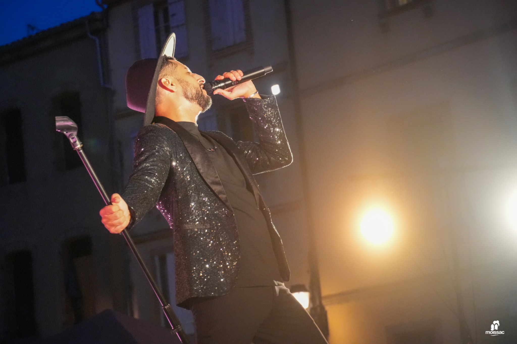Spectacles live