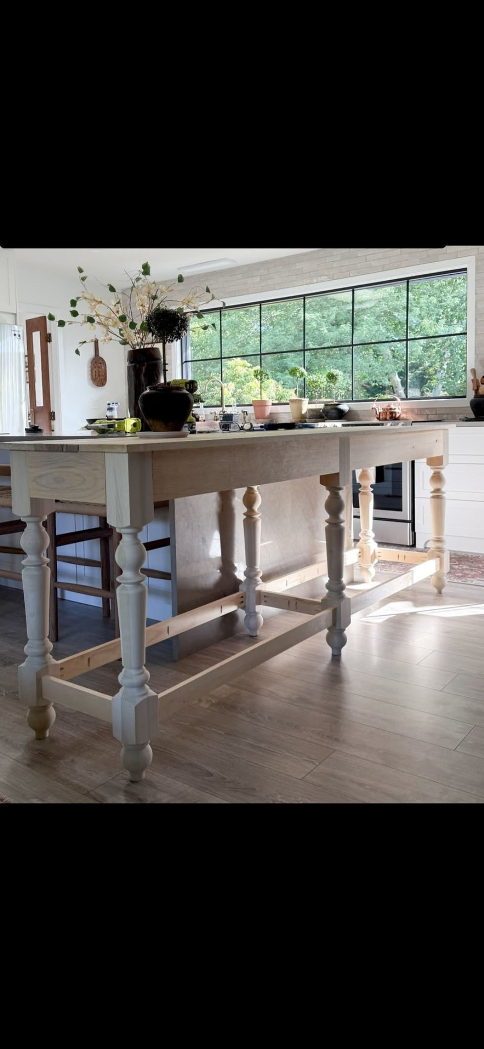 Thumbnail: Kitchen island leg style 11