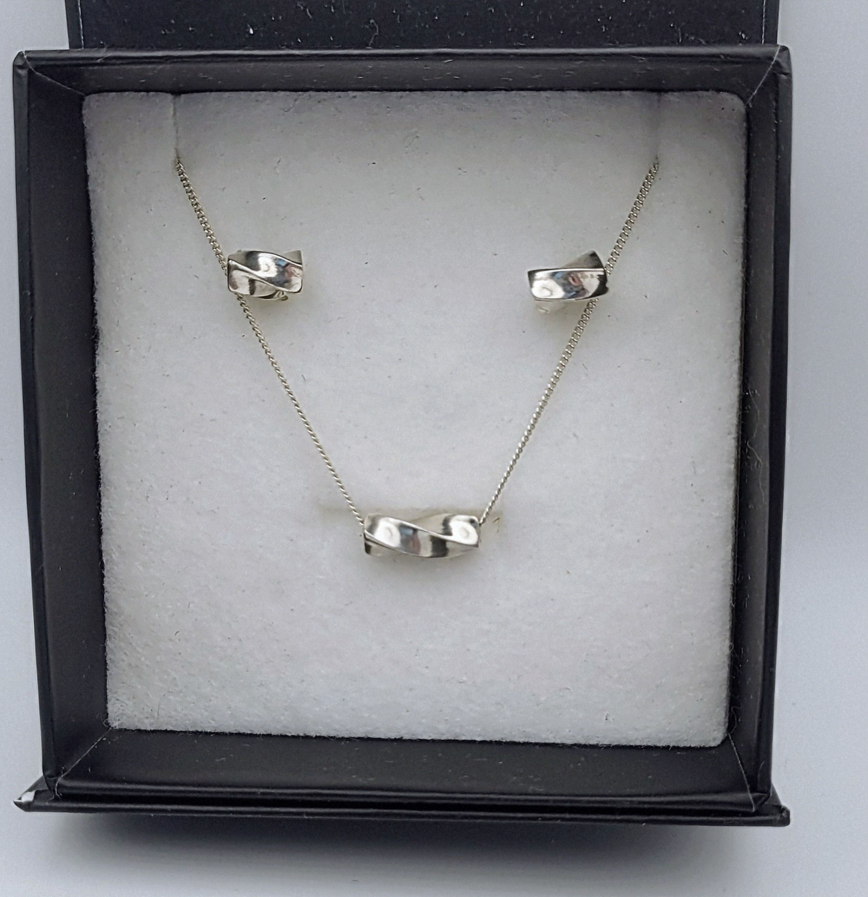 Silver set of necklace and earrings