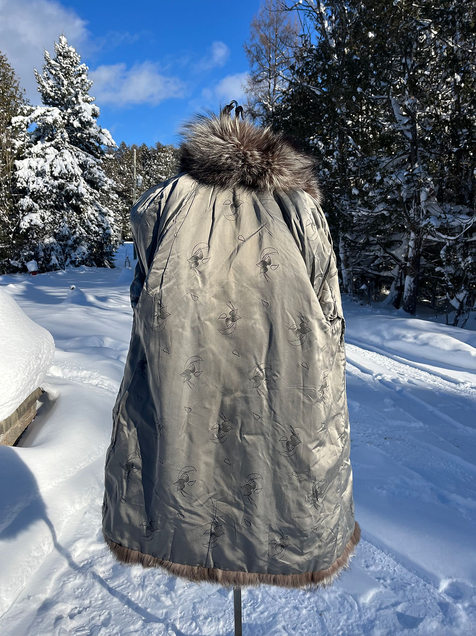 Thumbnail: Luxury Vintage Deluxe Arctic Grey Fox Fur Jacket - Size Medium