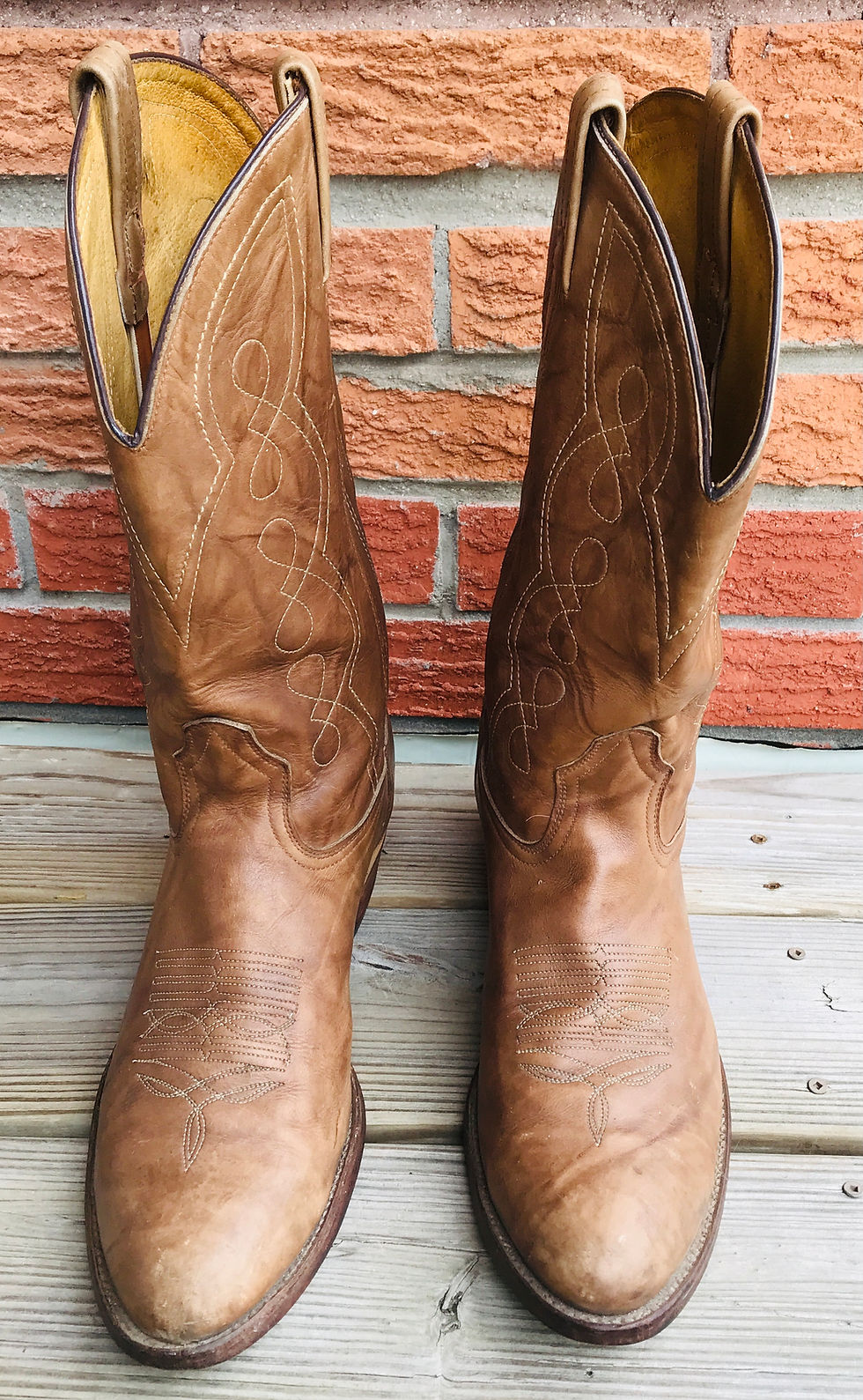 Thumbnail: Vintage Dingo Light Brown Leather Men’s Western Cowboy Boots Size 13 D