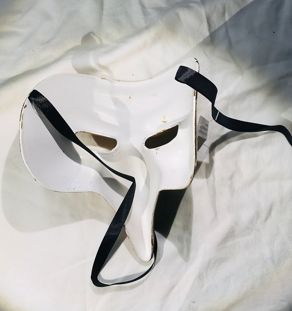 Thumbnail: Short Beak Round Shape Edges Roman Zanni Gold Masquerade Mask