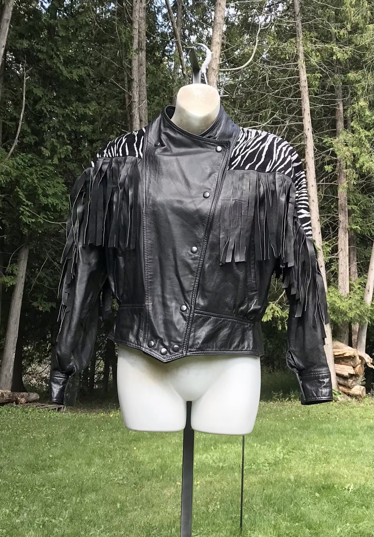 Vintage 80’s Women’s Tsuka Black Leather & Silver Metallic Fringe Jacket