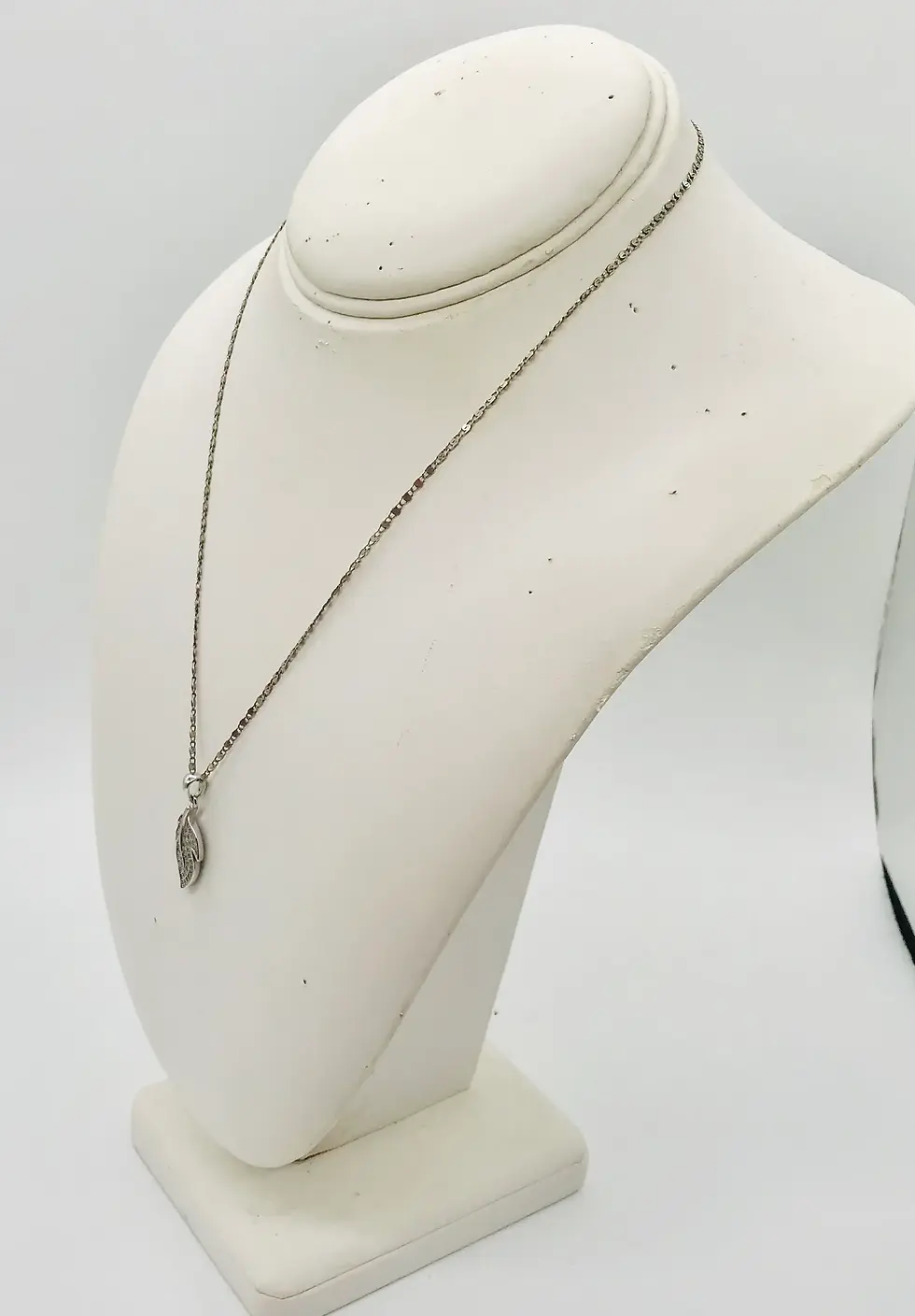 Thumbnail: Vintage Silver and Cubic Zirconia's Leaf Pendant with Chain