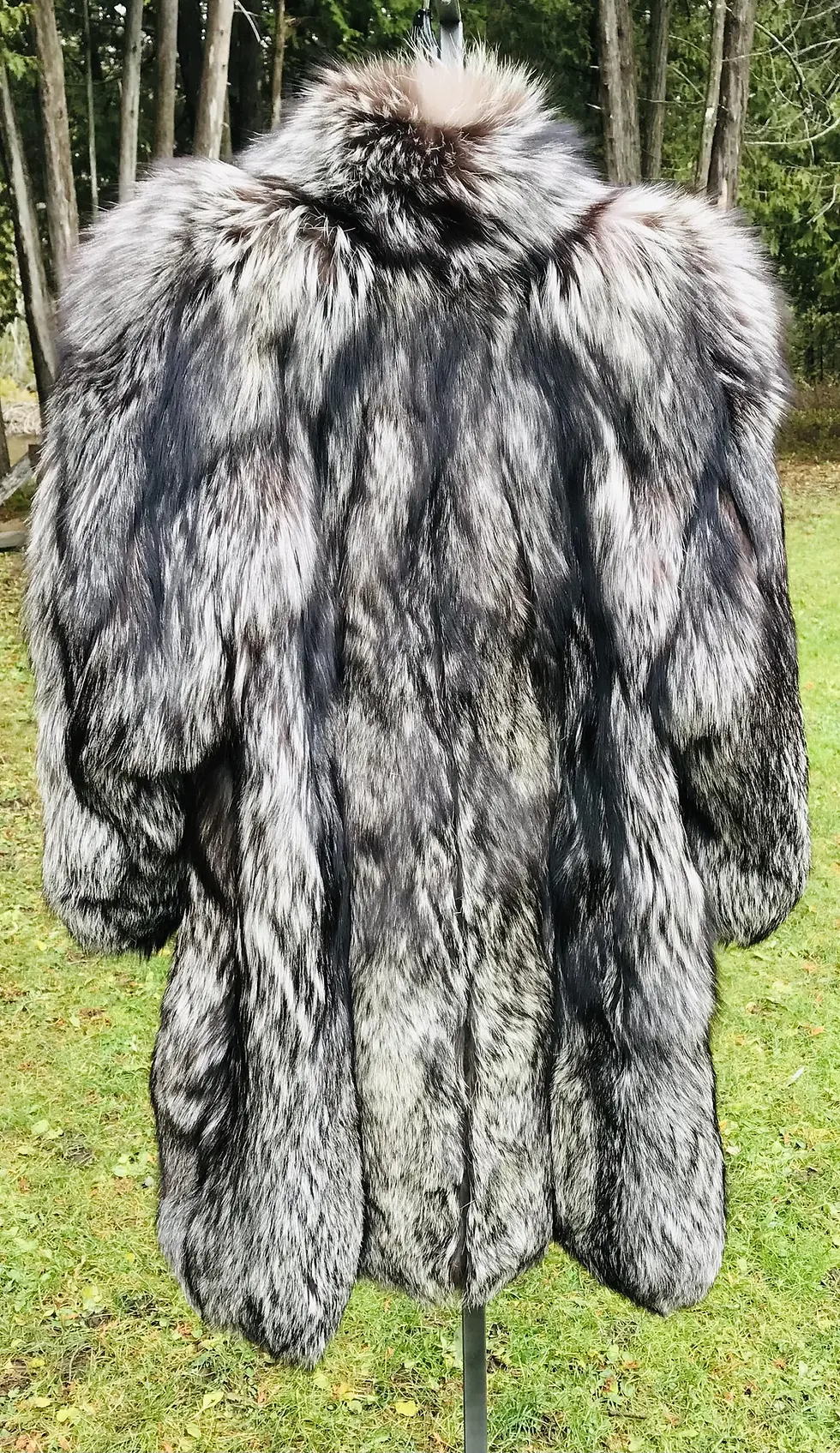 Thumbnail: Luxury Vintage Deluxe Arctic Grey Fox Fur Jacket, Vintage Fur