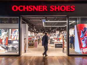 Corner LED Display | Ochsner Shoes Stans