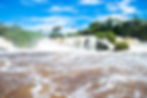une vue panoramique des chutes de la Lobé