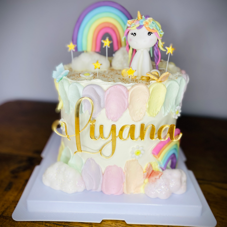 Féerie et Nuages Pastel : Le Monde Magique de Liyana