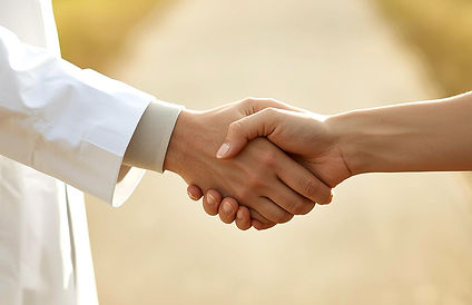 kreire mir ein Bild weiß, creme, gold, g