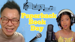 Paperback Books Wrap the Story Nicely Just Like Professional Singers Singing平裝書很好地包裹了故事,就像專業歌手唱歌一樣