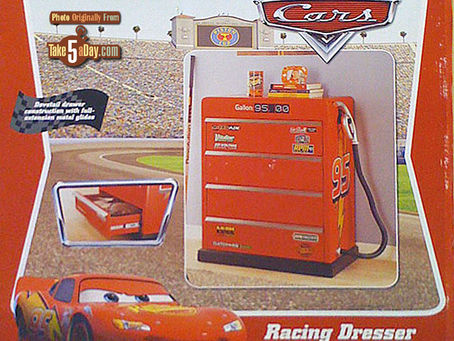 CARS Racing Dresser