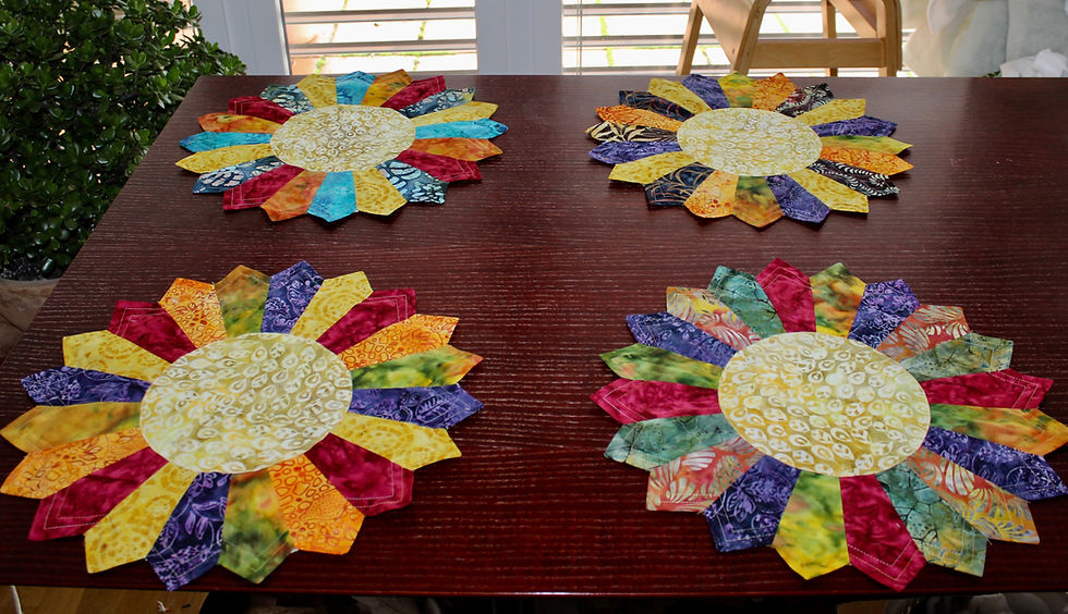 Thumbnail: Dresden Placemats, diameter: 18 ½"